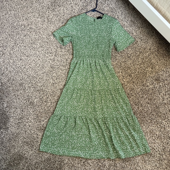 Wednesdays girl green floral dress - Picture 2 of 5